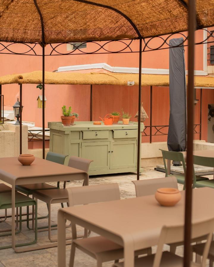 Le Victoria Boutique Hotel Сен-Пол-Троа-Шато Екстериор снимка