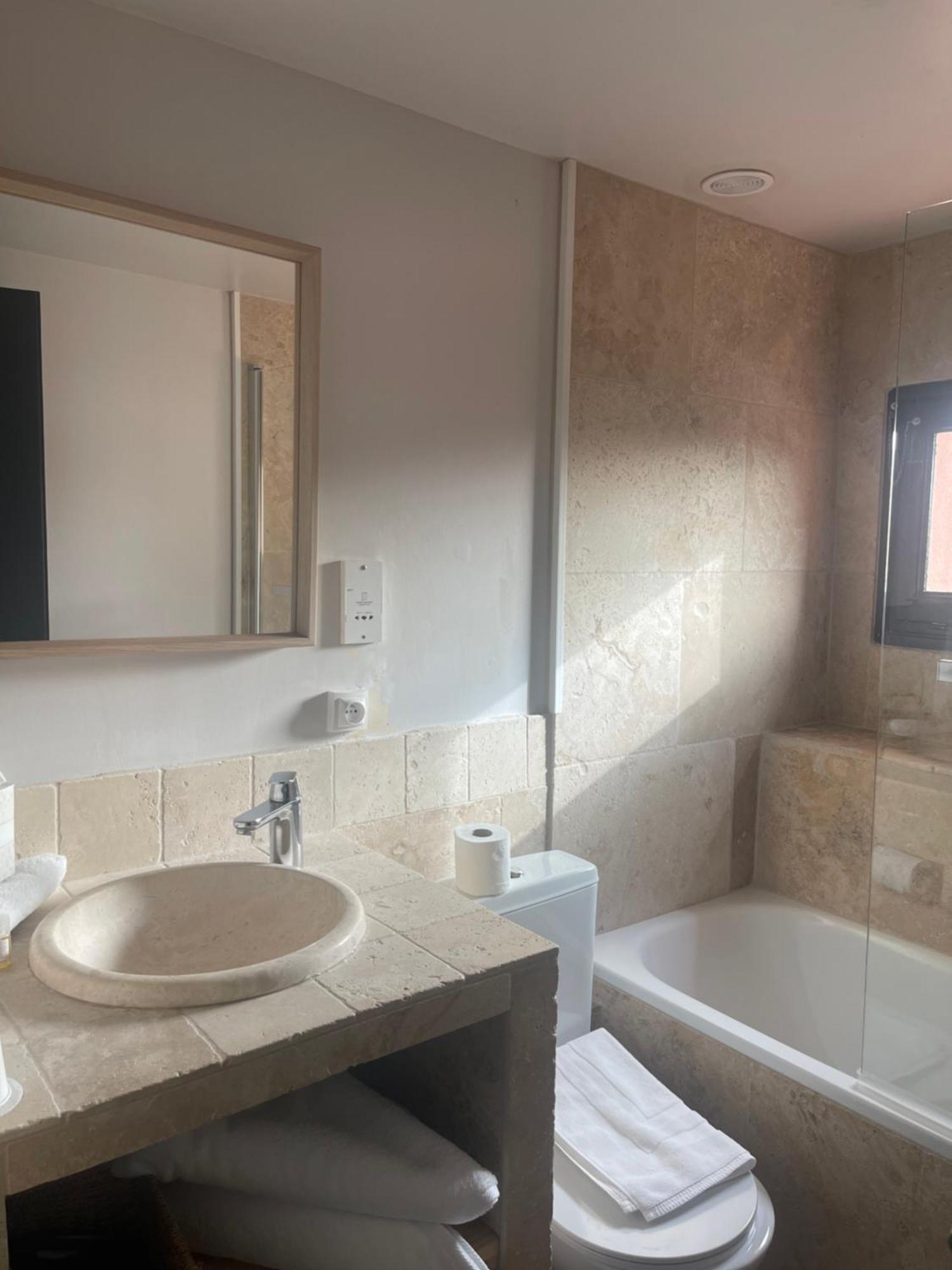 Le Victoria Boutique Hotel Сен-Пол-Троа-Шато Екстериор снимка