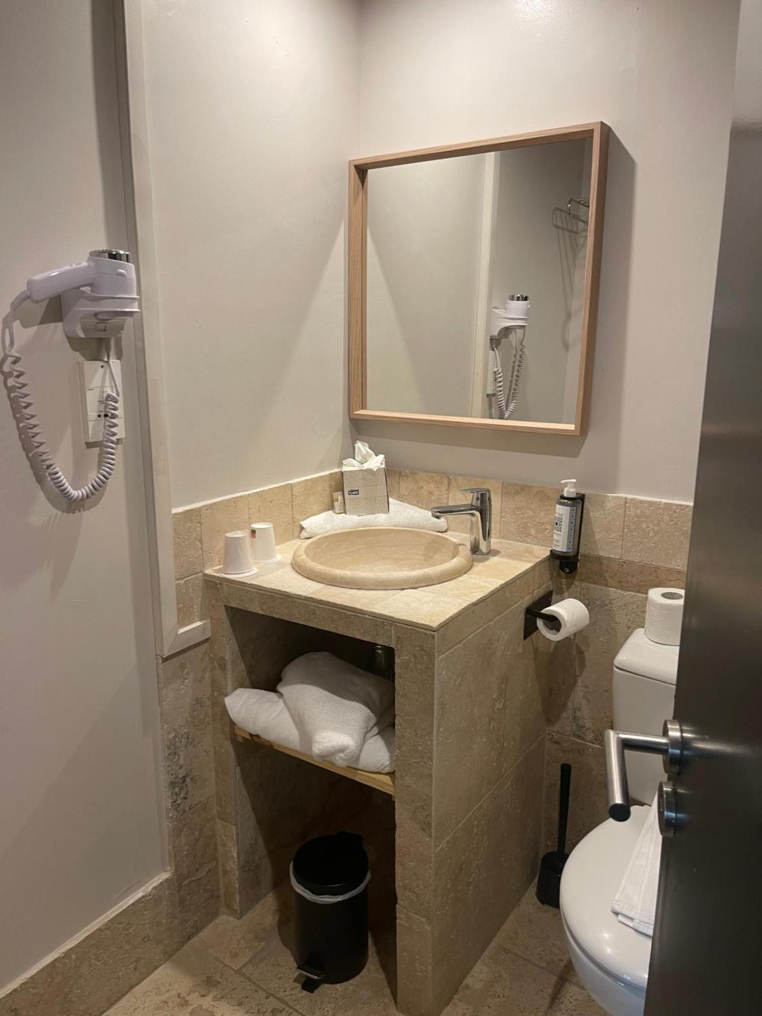 Le Victoria Boutique Hotel Сен-Пол-Троа-Шато Екстериор снимка