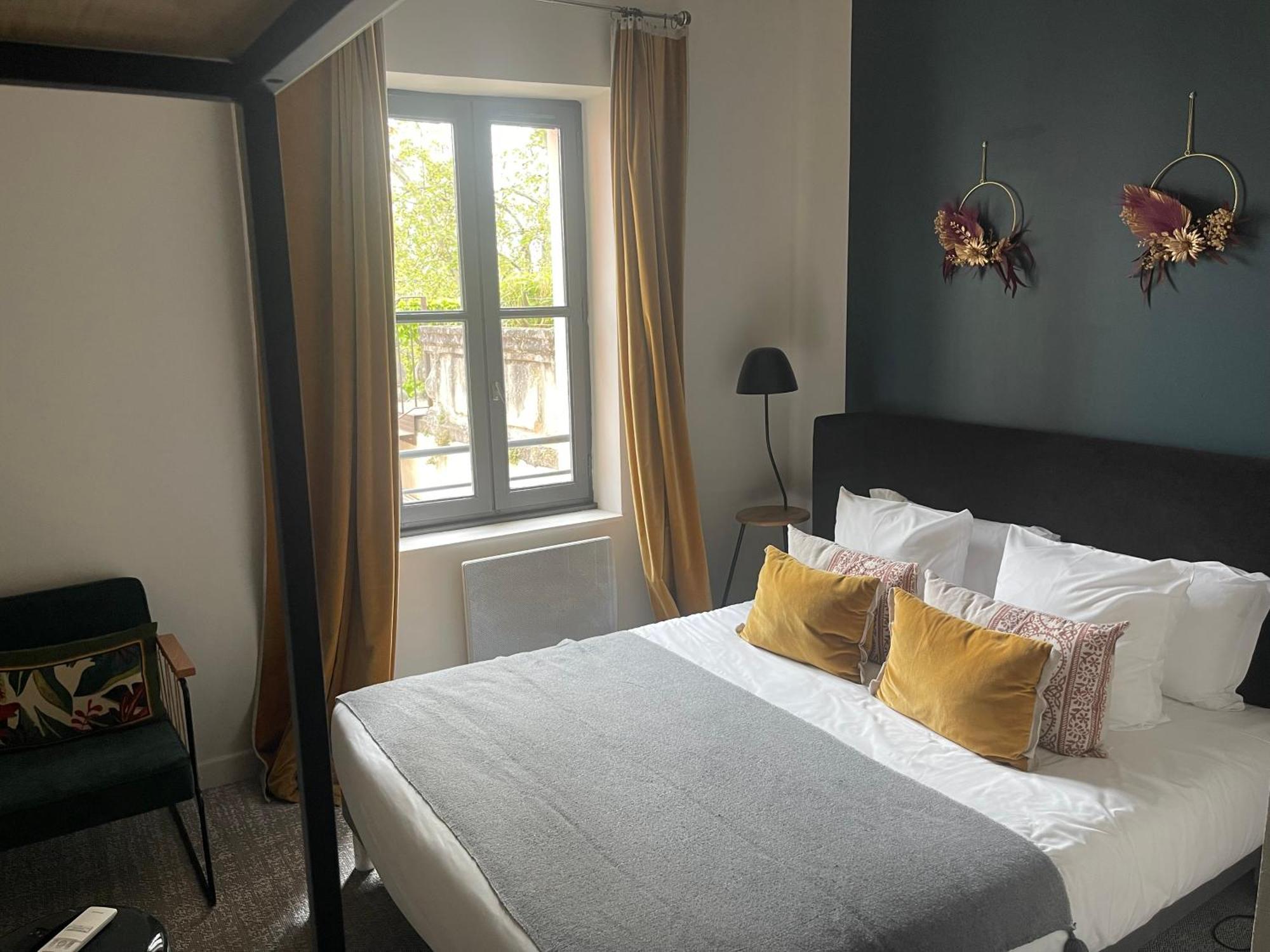 Le Victoria Boutique Hotel Сен-Пол-Троа-Шато Екстериор снимка
