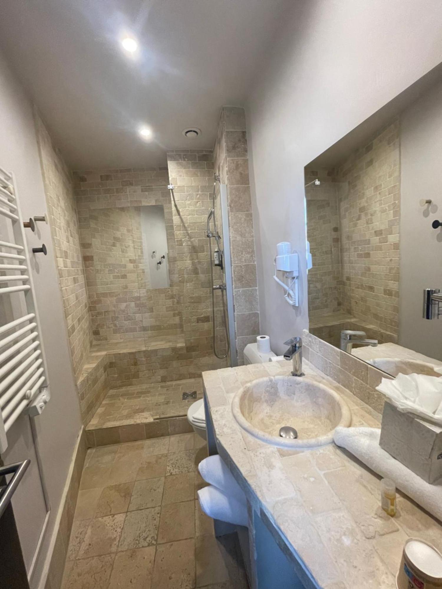 Le Victoria Boutique Hotel Сен-Пол-Троа-Шато Екстериор снимка