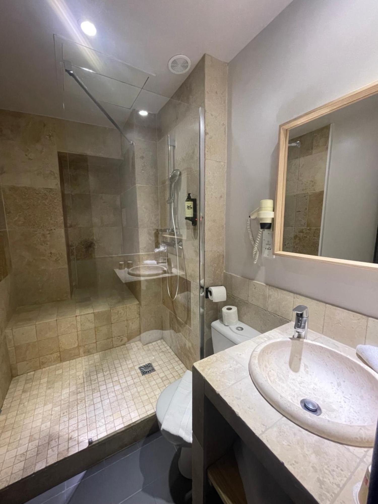 Le Victoria Boutique Hotel Сен-Пол-Троа-Шато Екстериор снимка
